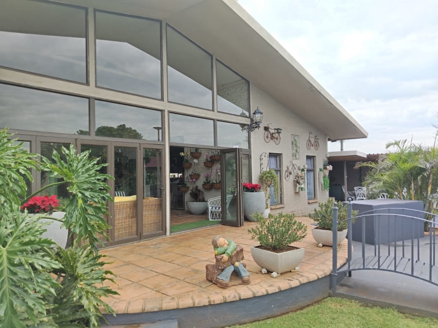 5 Bedroom Property for Sale in Mooinooi North West